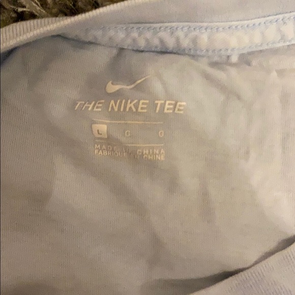 nike crop top. - Picture 2 of 2